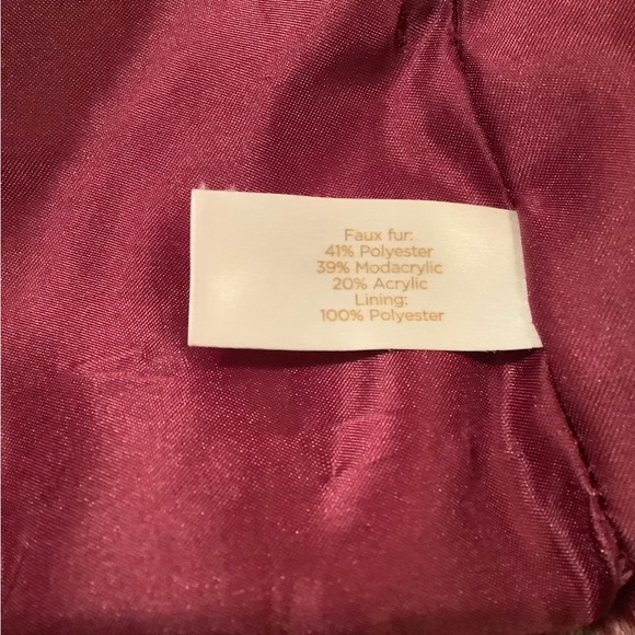 DECREE Burgundy Open Front Faux Fur Vest Size Medium - Picture 9 of 15